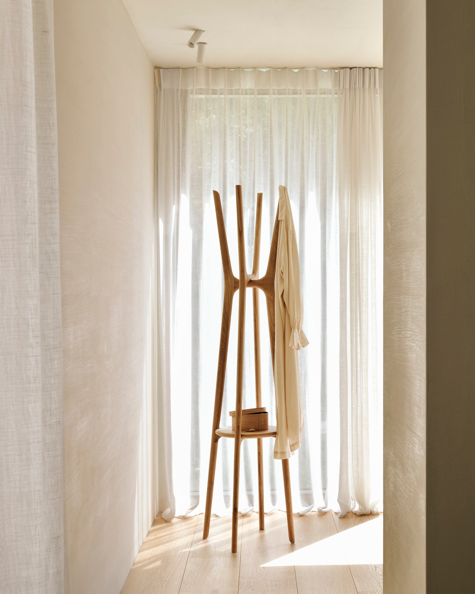 PI Coat Stand Oak – SOBU - Main Image